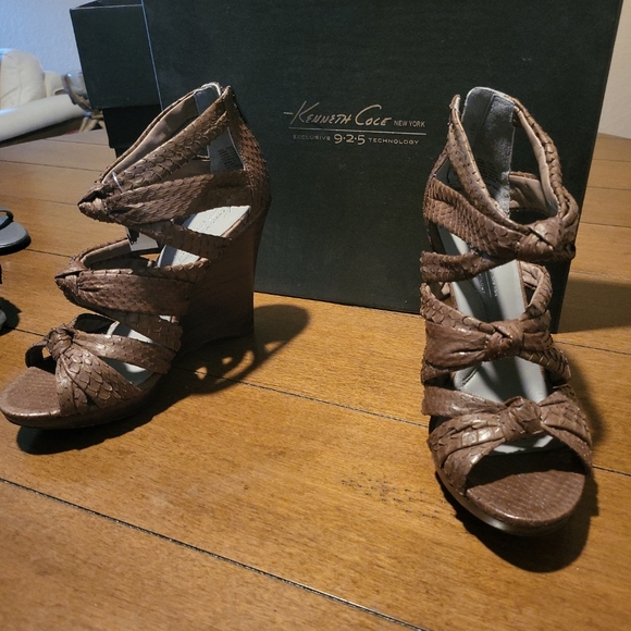 Kennith Cole Exclusive Brown Heels - Picture 5 of 5